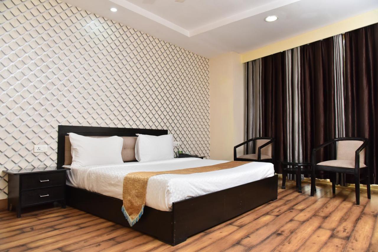 Gardenia Hotel Spa & Resort Haridwar Exterior photo